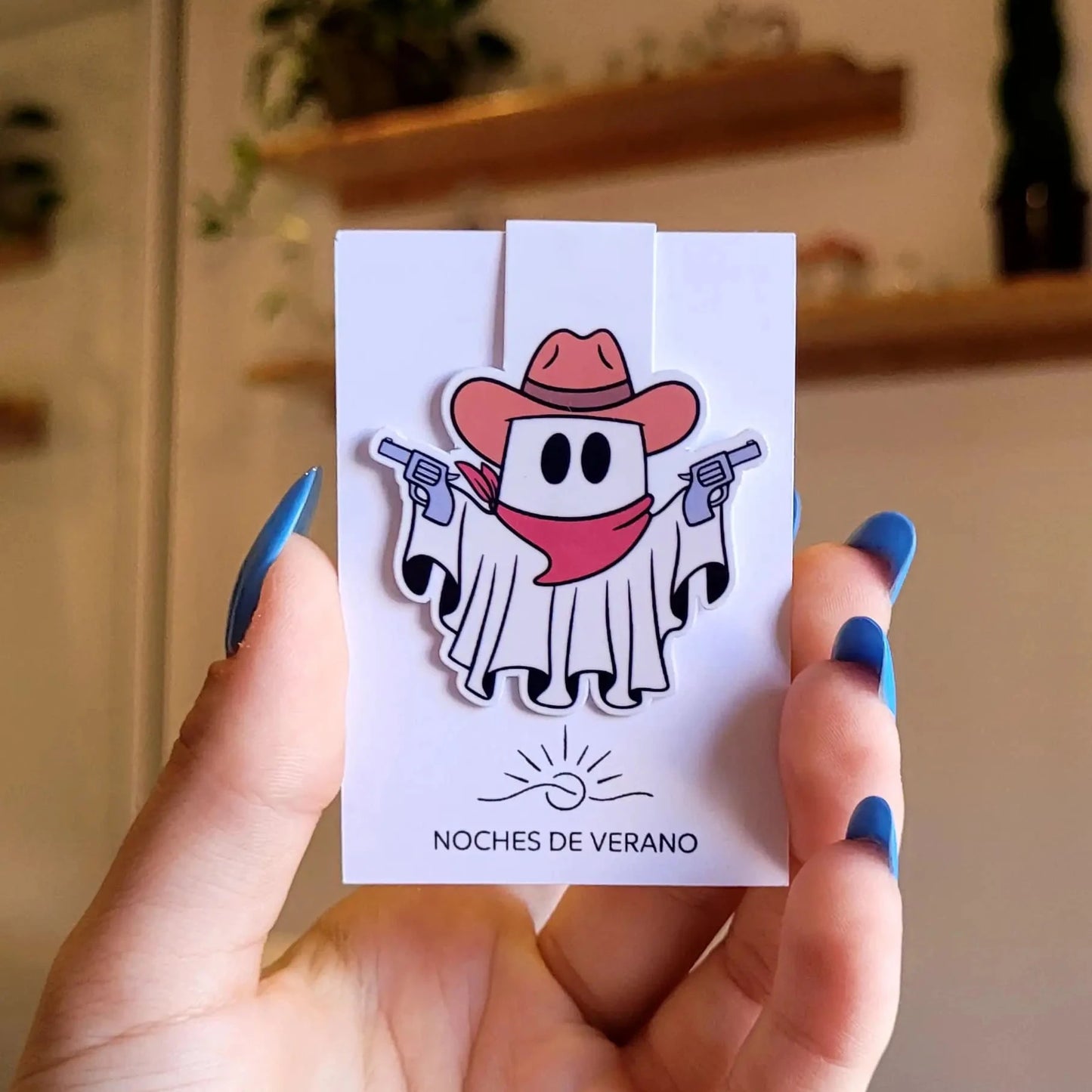 Marcapáginas magnético con diseño divertido de fantasma vaquero del oeste, con dos pistolas, ideal para lectores que quieran un marcador de libros y sean amantes de los cowboys.